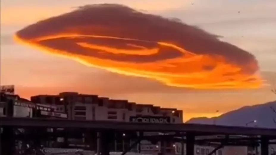 Extraña formación nubes lenticulares Turquía