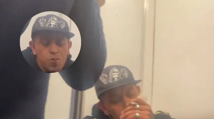 Captan a una persona fumando aparente marihuana dentro del Metro CDMX