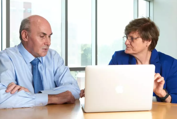 La Academia sueca otorgó el Premio Nobel de Medicina 2023 a Katalin Karikó y Drew Weissman.