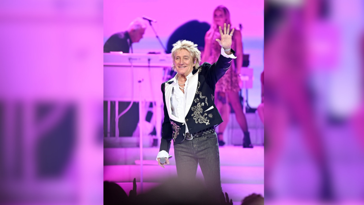 Rod Stewart casi se desmaya en concierto y usa tanque de oxígeno