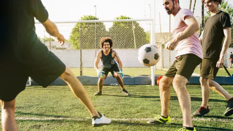 Jugar al futbol dos veces por semana puede generar una reducción de depresión y ansiedad