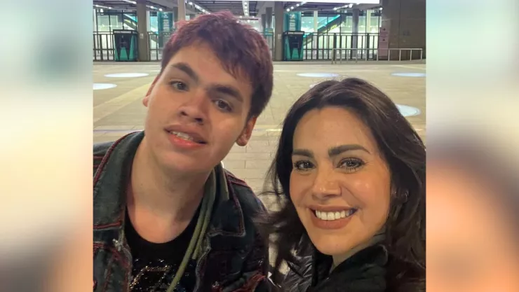 Luz Elena González y su hijo Santiago.