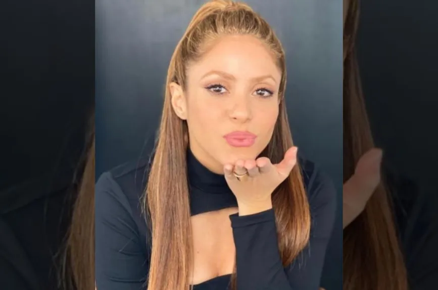 Shakira saludando (5).jpg