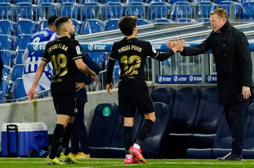 Jordi Alba, Riqui Puig y Ronald Koeman con Barcelona