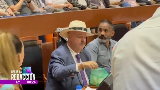 Diputado comesolo.jpg