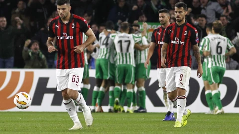 Aunque Milan es siete veces campeón europeo, sus finanzas han sufrido durante seis años sin clasificarse para la Liga de Campeones. Imagen: AP
