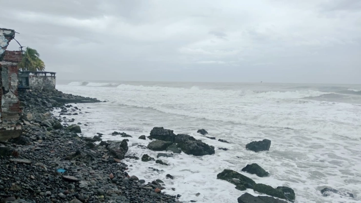 Huracán “Priscilla” causa lluvias en México mientras avanza por el océano Pacífico