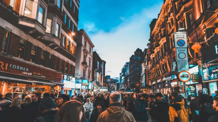 londres-sujeto-apunala-nina