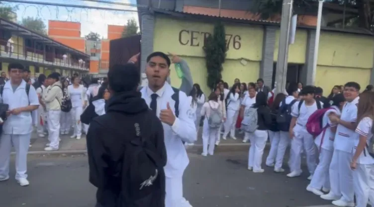 Estudiantes del CETIS 76 se manifiestan por brote de chinches en salones