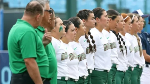 softbol lanzadora uniformes.jpg
