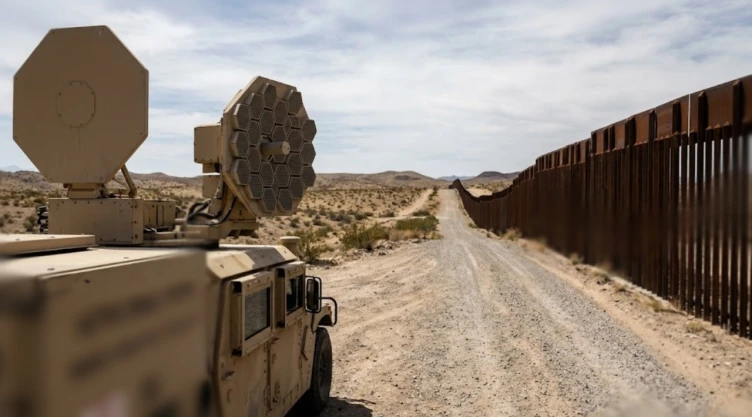 Así funcionan las armas de energía dirigida que el DHS probará en la franja fronteriza con México