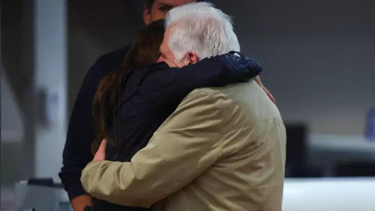 Miguel Uribe, senador colombiano, fue víctima de un atentado. Su padre agradece el apoyo y pide orar por su vida.