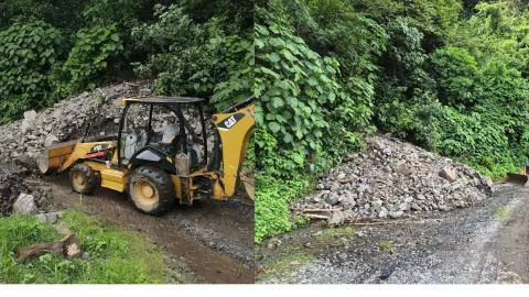 Deslaves sobre la carretera Mazacoatlán-Ocomantla en la Sierra Norte de Puebla dejaron afectaciones