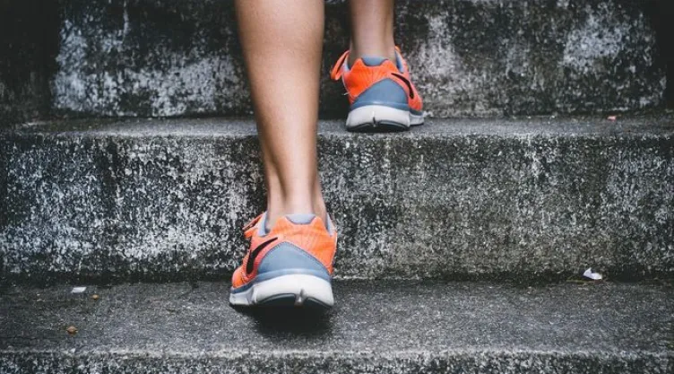 El subir escaleras tiene un impacto directo en tus glúteos Foto Especial