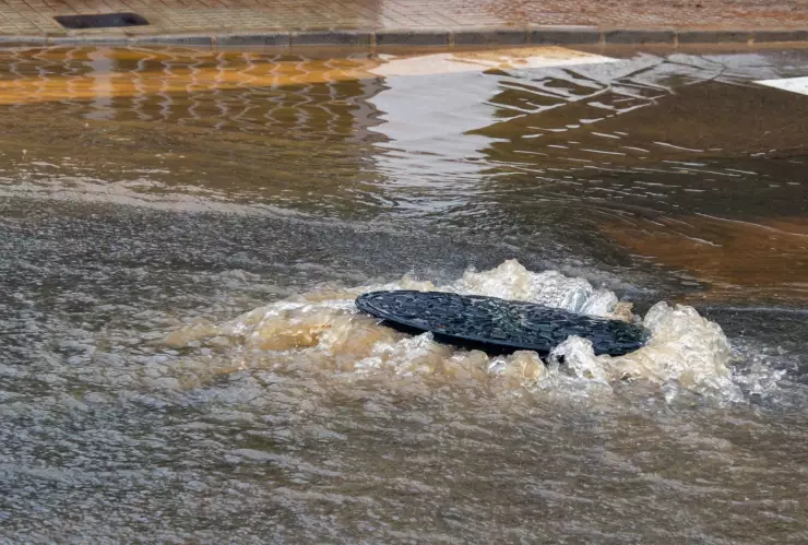Inundaciones en una calle de Florida tras el paso del huracán.