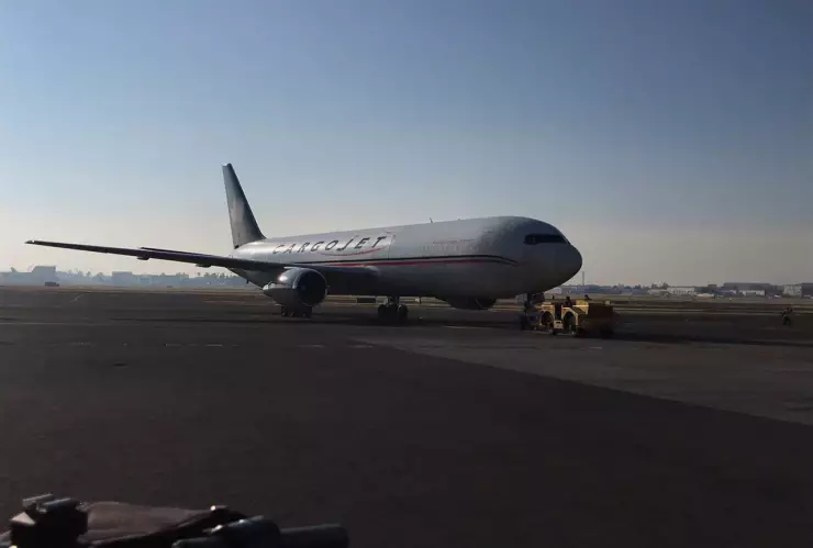 Segundo embarque de vacunas contra la Covid-19 llega a México.