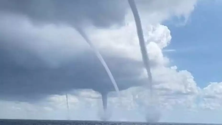 Video ¡Impresionante! Capta cuatro trombas marinas en Mallorca