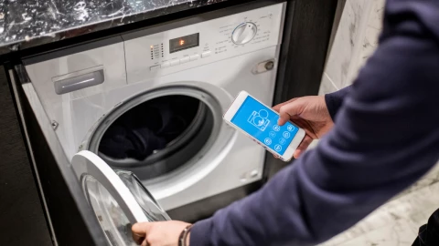 Ahora la inteligencia artificial estará a cargo de tu ropa sucia con esta nueva lavadora
