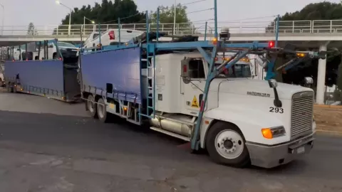 VIDEO: Caos en el Bulevar Hermanos Serdán hoy; tráiler nodriza quedó atorada en ciclopista
