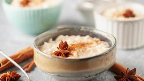 Así puedes preparar atole con canela y checa los beneficios