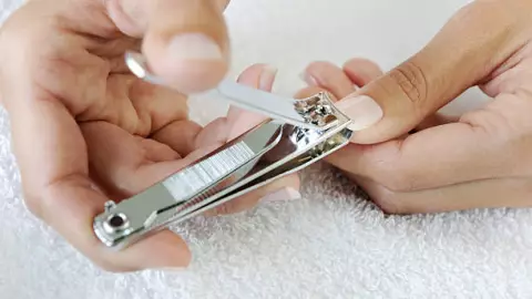 Cómo cortar las uñas de los pies