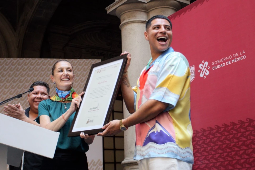 Claudia Sheinbaum entregó en el Antiguo Palacio del Ayuntamiento en CDMX un reconocimiento al Grupo Firme por su trayectoria en la música regional mexicana.