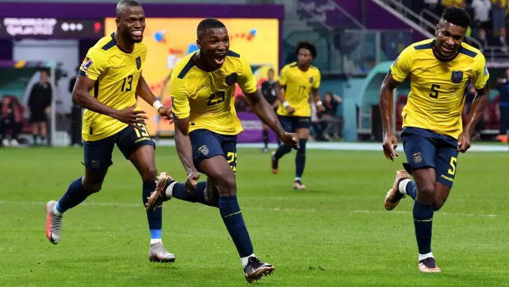 Moises Caicedo celebra el gol de Ecuador