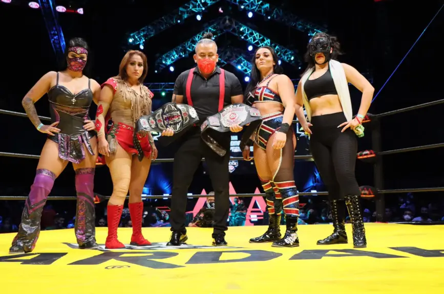 Kenny Omega vs Faby Apache Triplemania