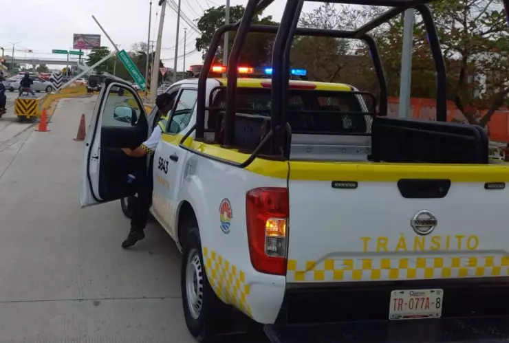 Tráfico por calles cerradas en Cancún HOY viernes 25 de abril de 2025.jpg