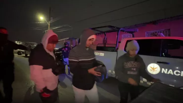 Rescatan a 13 migrantes que estaban secuestrados bajo candado en una casa en Ciudad Juárez