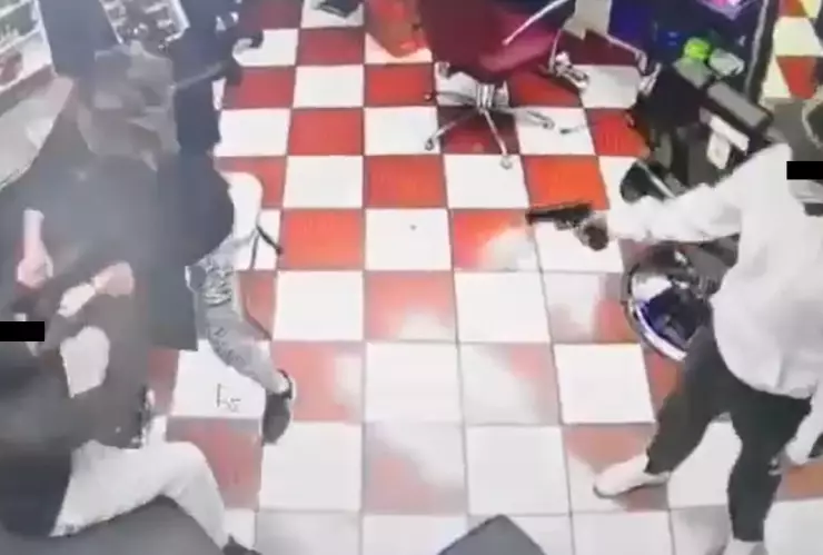 Mujer se defiende de asalto en estética en San Miguel Ajusco, Tlalpan, y enfrenta a ladrones.