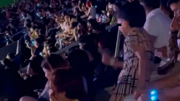 mini peso pluma concierto video