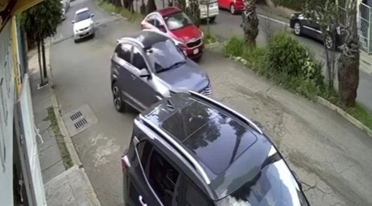 Accidente en Ixtapaluca_ Carrera termina en aparatoso choque y joven queda a centímetros de ser arro.jpg