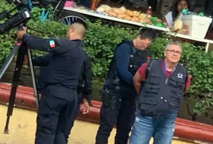 Detienen a camarógrafo de N+ mientras cubría un operativo en vía pública