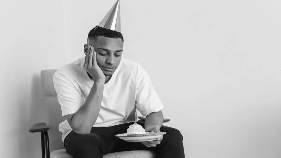 Joven llamó al ‘911' porque nadie lo felicitó en su cumpleaños; le dieron sorpresa