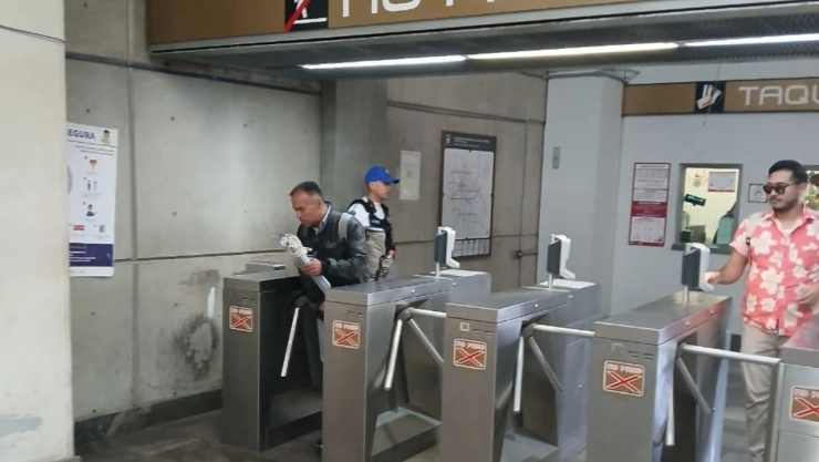 Esto pasa en el Metro CDMX hoy.