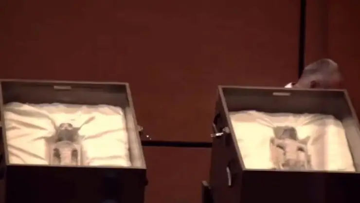 VIDEO_ Jaime Maussan presenta cuerpos NO humanos a la Cámara de Diputados