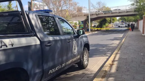 Hombre colgado en puente Benito Juárez, en Culiacán