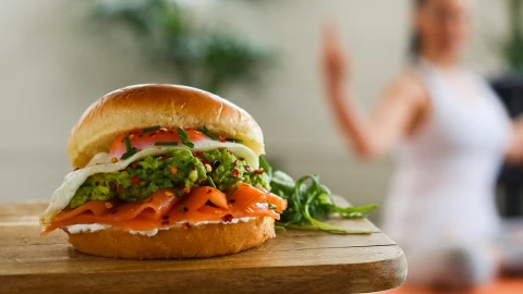 ¿Quién dijo brunch? Prepara esta deliciosa receta de brioches de salmón