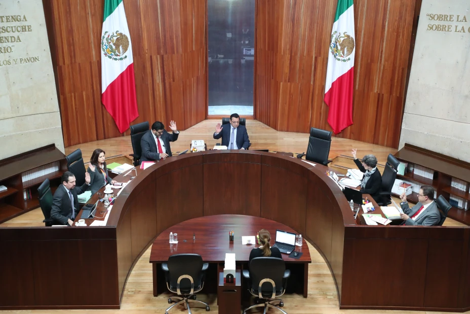 CIUDAD DE MÉXICO, 02OCTUBRE2091.- Por unanimidad de votos, la Sala Superior del Tribunal Electoral del Poder Judicial de la Federación (TEPJF), confirmó el cómputo estatal, la declaración de validez de la elección a la gubernatura de Baja California y la constancia de mayoría, para Jaime Bonilla Valdez por un periodo de dos años y no cinco como buscaba el gobernador electo.
FOTO: TEPJF /CUARTOSCURO.COM