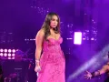 El panel de críticos ofreció una retroalimentación sincera y constructiva, en la que Lola Cortés le sugirió que la canción debía cantarse “a un amigo” que había fallado, mientras que Espinoza Paz celebró la diversidad de estilos entre los académicos. Chiquis, llena de orgullo, afirmó que Brisa ya era una ganadora, y Arturo López Gavito destacó su capacidad para deleitar al público con “postales sonoras”, reconociendo su evolución a lo largo de la competencia, a pesar de los tropiezos iniciales.