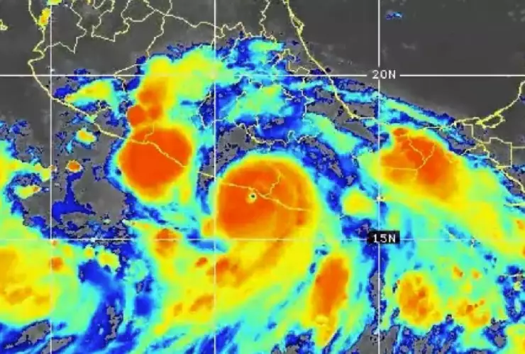 ÚLTIMA HORA_ Huracán John ya es CATEGORÍA 3 antes de tocar tierra en el Pacífico