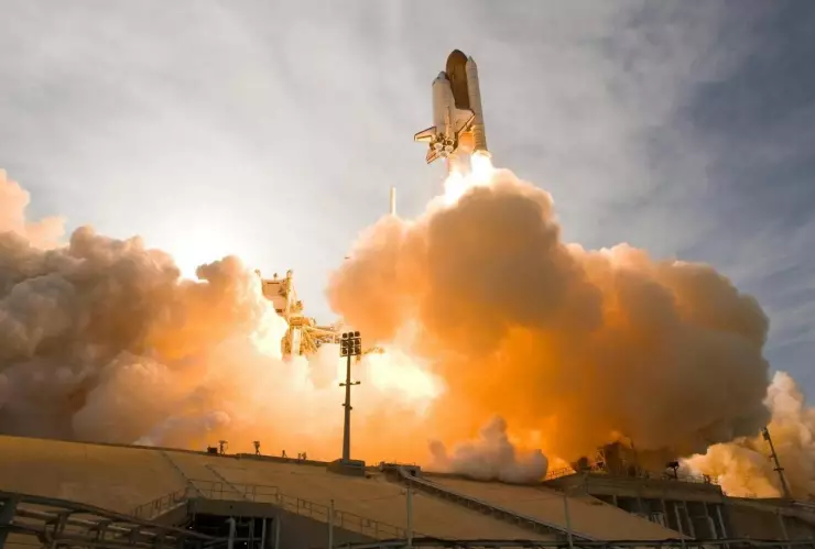 Astronautas regresan a la Tierra