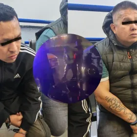 Automovilistas atacan a golpes a policías en Acoxpa.