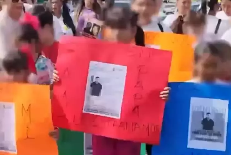 Niños marchan en Culiacán, Sinaloa, y exigen justicia por familiares desaparecidos