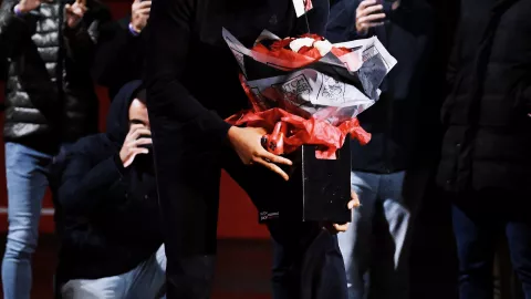 Trent Alexander-Arnold en el memorial de Diogo Jota