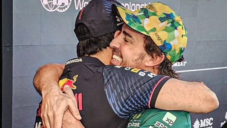 abrazo checo pérez y fernando alonso