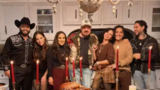 Ángela Aguilar y Christian Nodal comparten íntimo momento en cena de ‘Thanksgiving'; así la vivieron