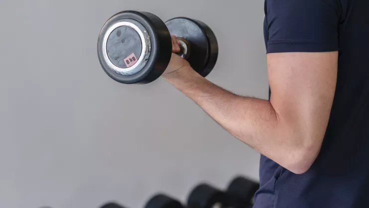 Los ejercicios de pilates que te ayudarán a recuperar la fuerza