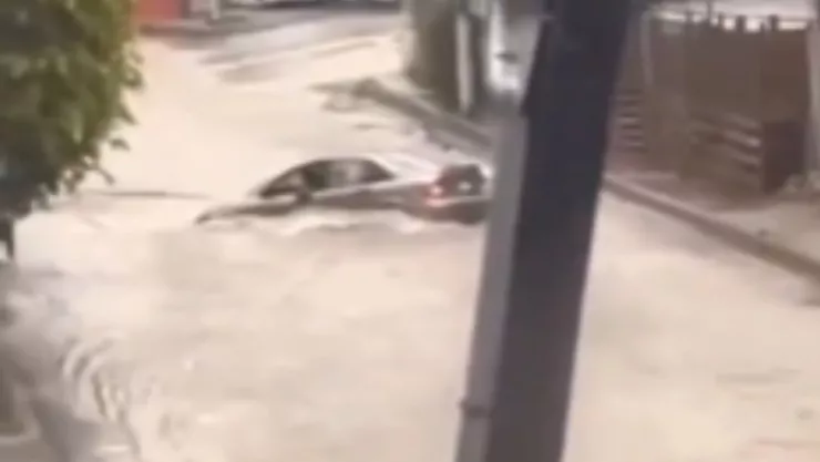 Mujer es arrastrada por la corriente en el Cañón del Pato en Tijuana este lunes 22 de enero de 2024